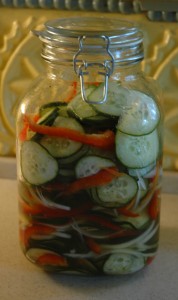 Cucumber_salad_pepper_onion_glass_Sharon_Glasgow_516121015_mod
